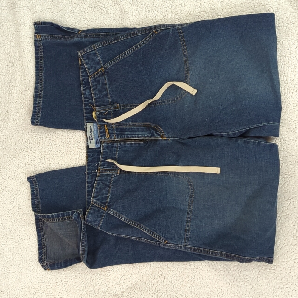 STYLISH, DRESSED TO KILL! Ladies old Navy blue jeans
